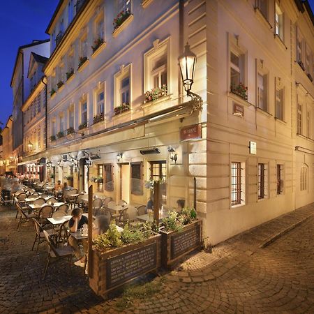 Hotel At The Golden Scissors Prague Extérieur photo