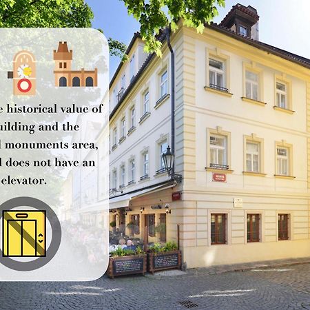 Hotel At The Golden Scissors Prague Extérieur photo