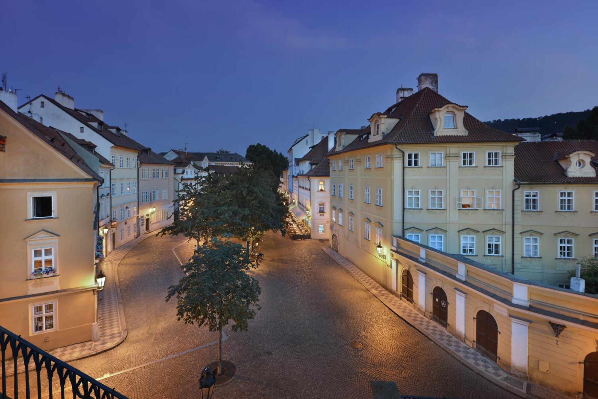 Hotel At The Golden Scissors Prague Extérieur photo