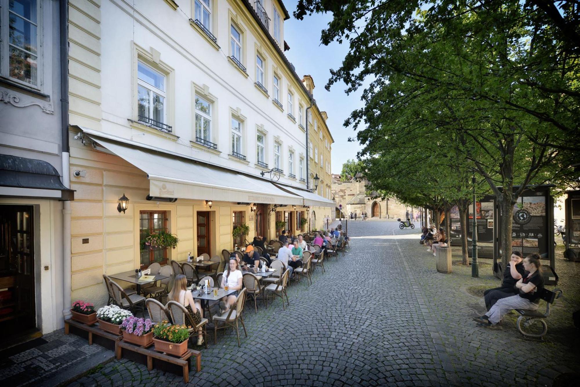 Hotel At The Golden Scissors Prague Extérieur photo