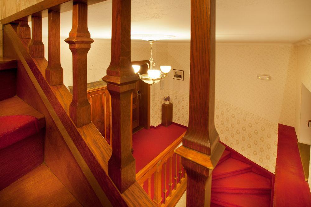 Hotel At The Golden Scissors Prague Extérieur photo