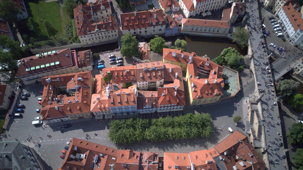 Hotel At The Golden Scissors Prague Extérieur photo