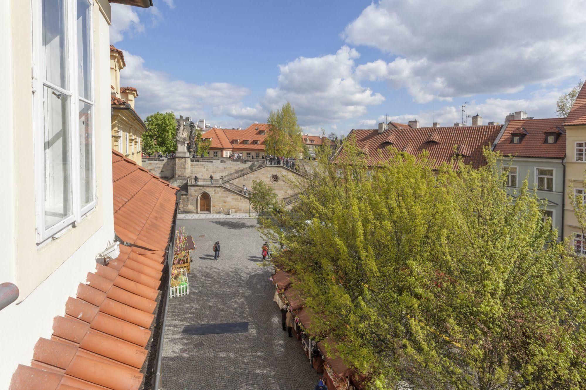 Hotel At The Golden Scissors Prague Extérieur photo