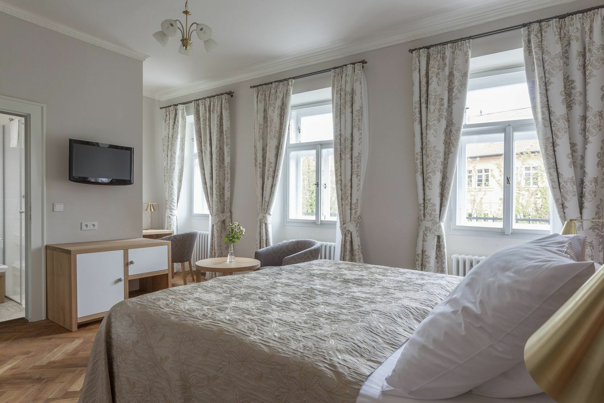 Hotel At The Golden Scissors Prague Extérieur photo