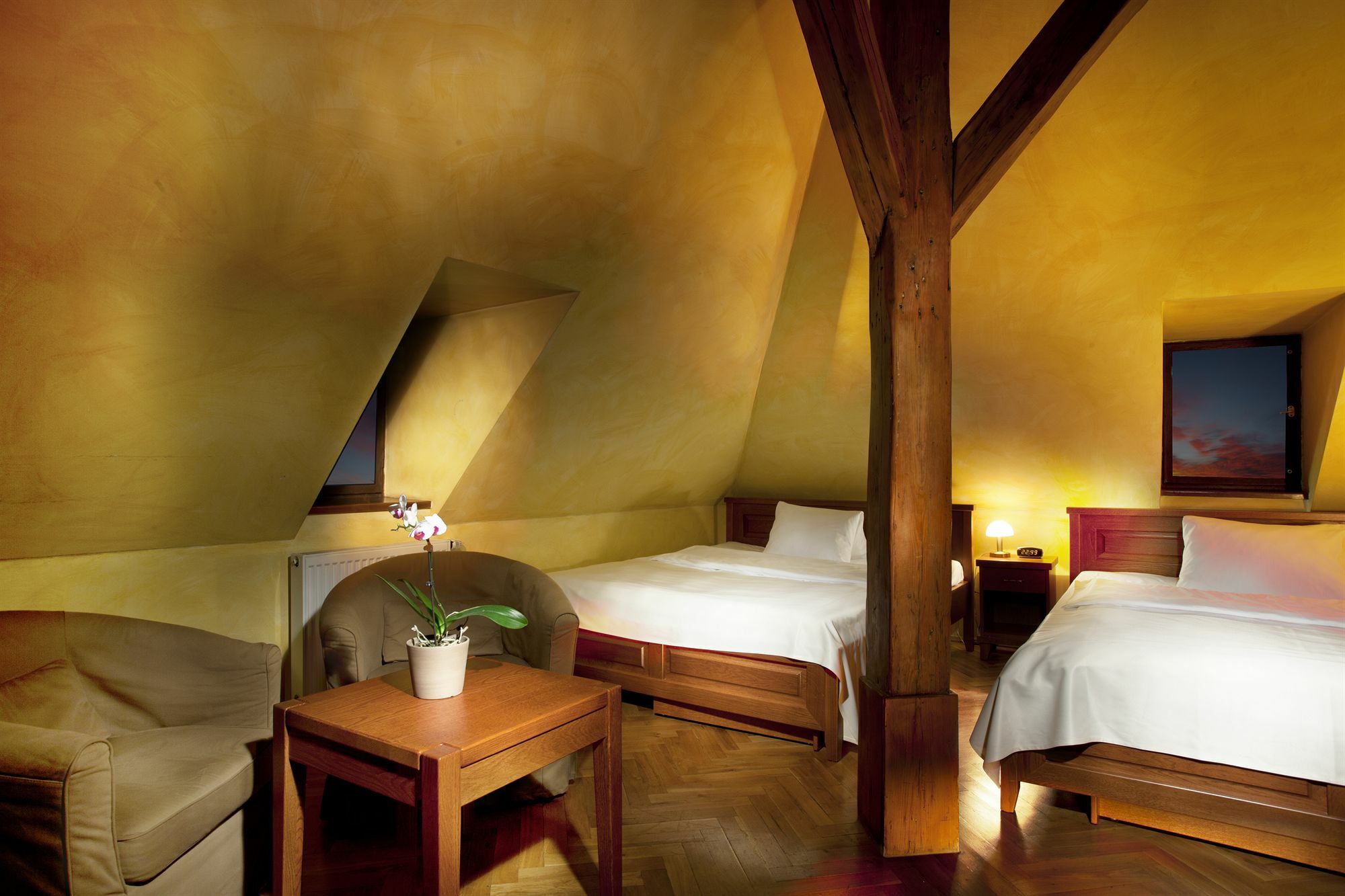Hotel At The Golden Scissors Prague Extérieur photo