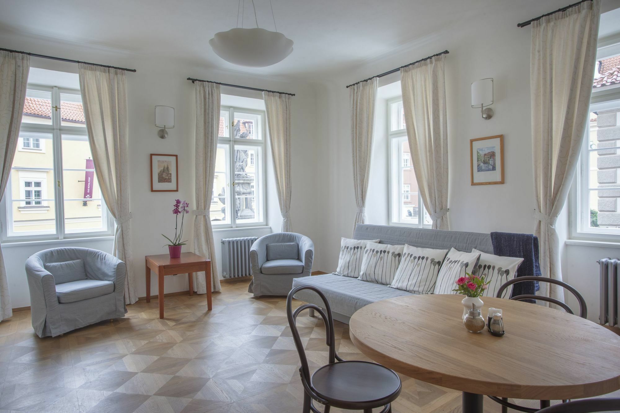 Hotel At The Golden Scissors Prague Extérieur photo