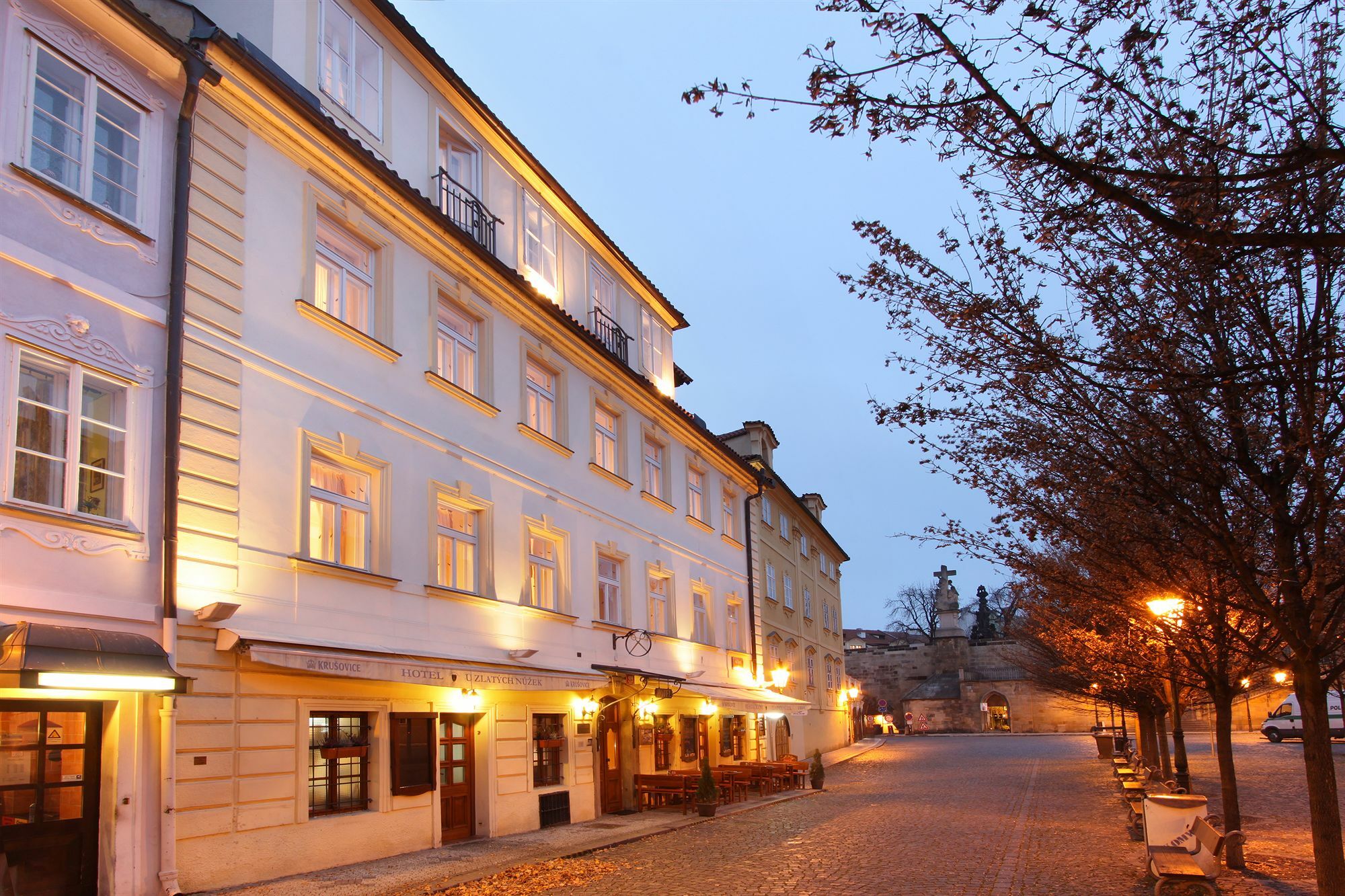 Hotel At The Golden Scissors Prague Extérieur photo