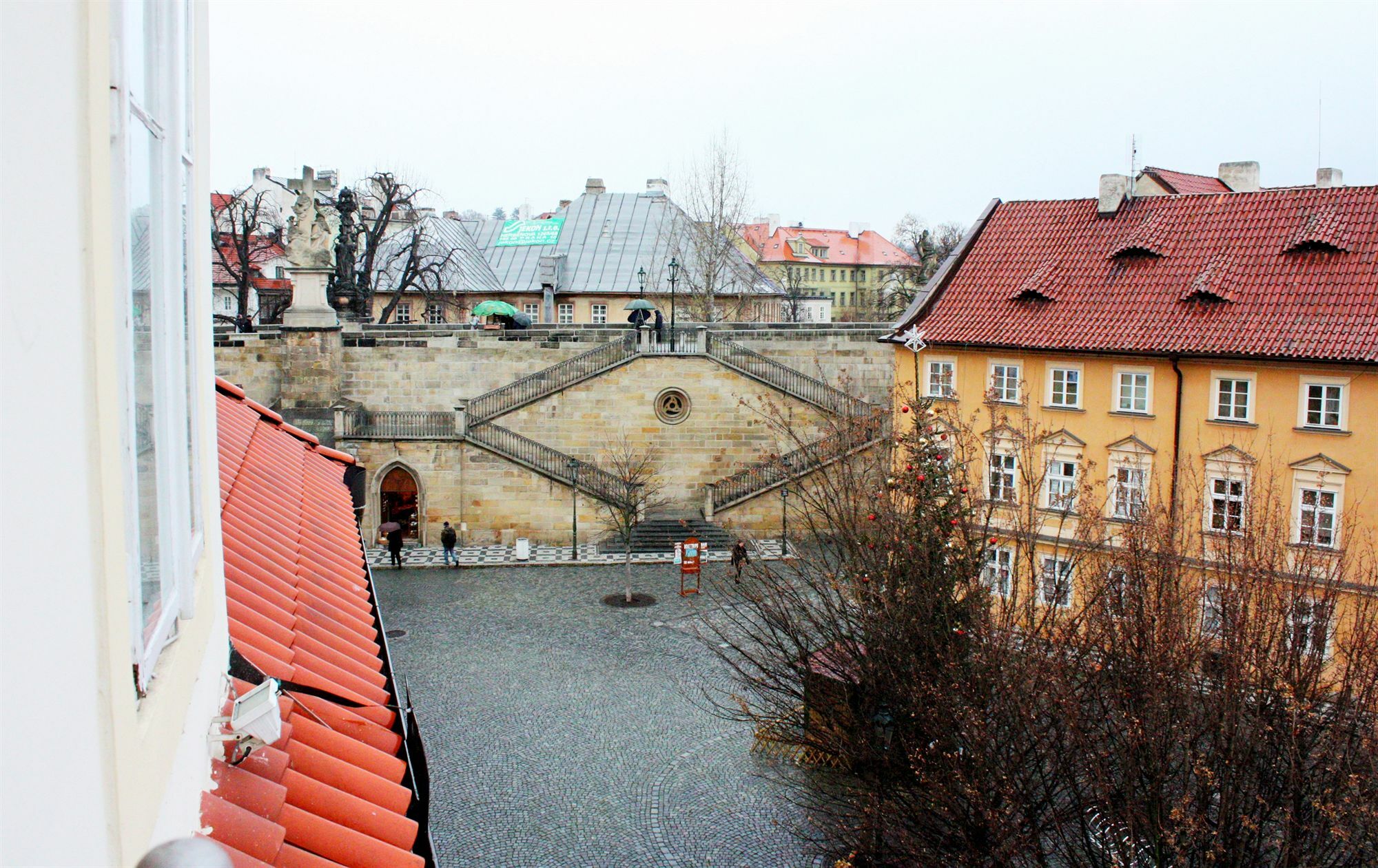 Hotel At The Golden Scissors Prague Extérieur photo